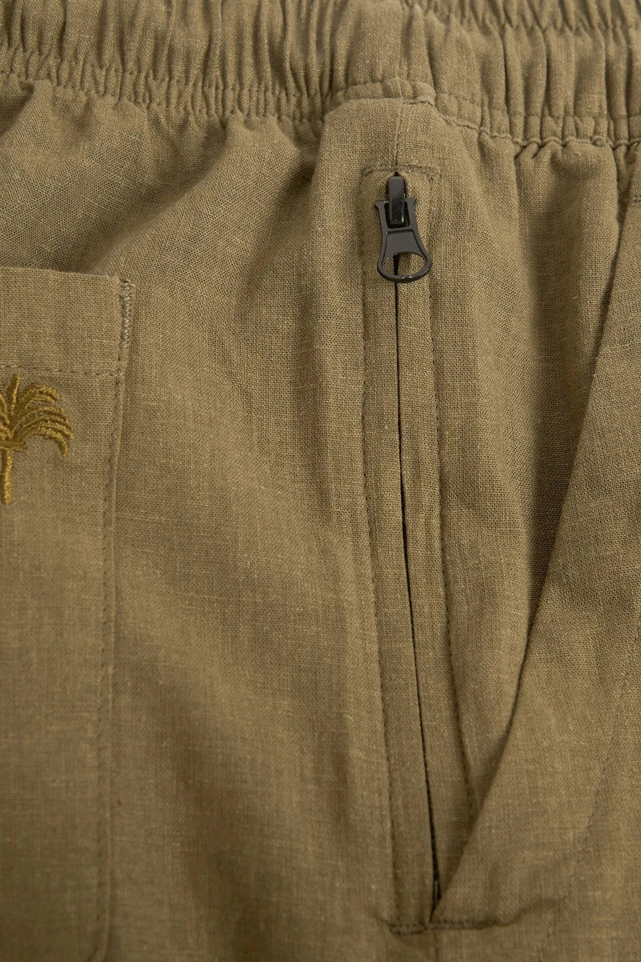 Cargo Linen Shorts in Army